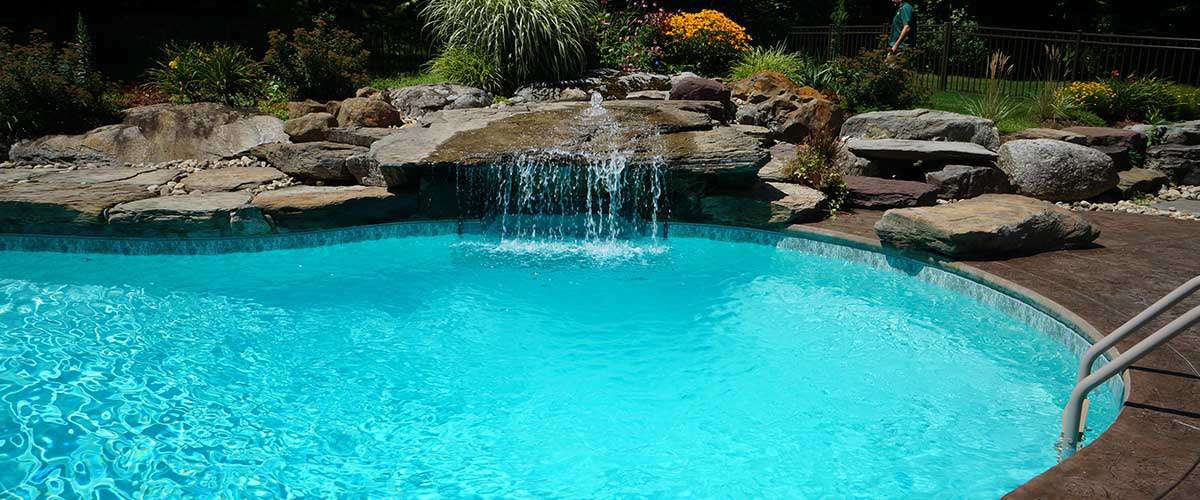 How can a Swimming Pool (SwimmingPool) be correctly made in a garden?