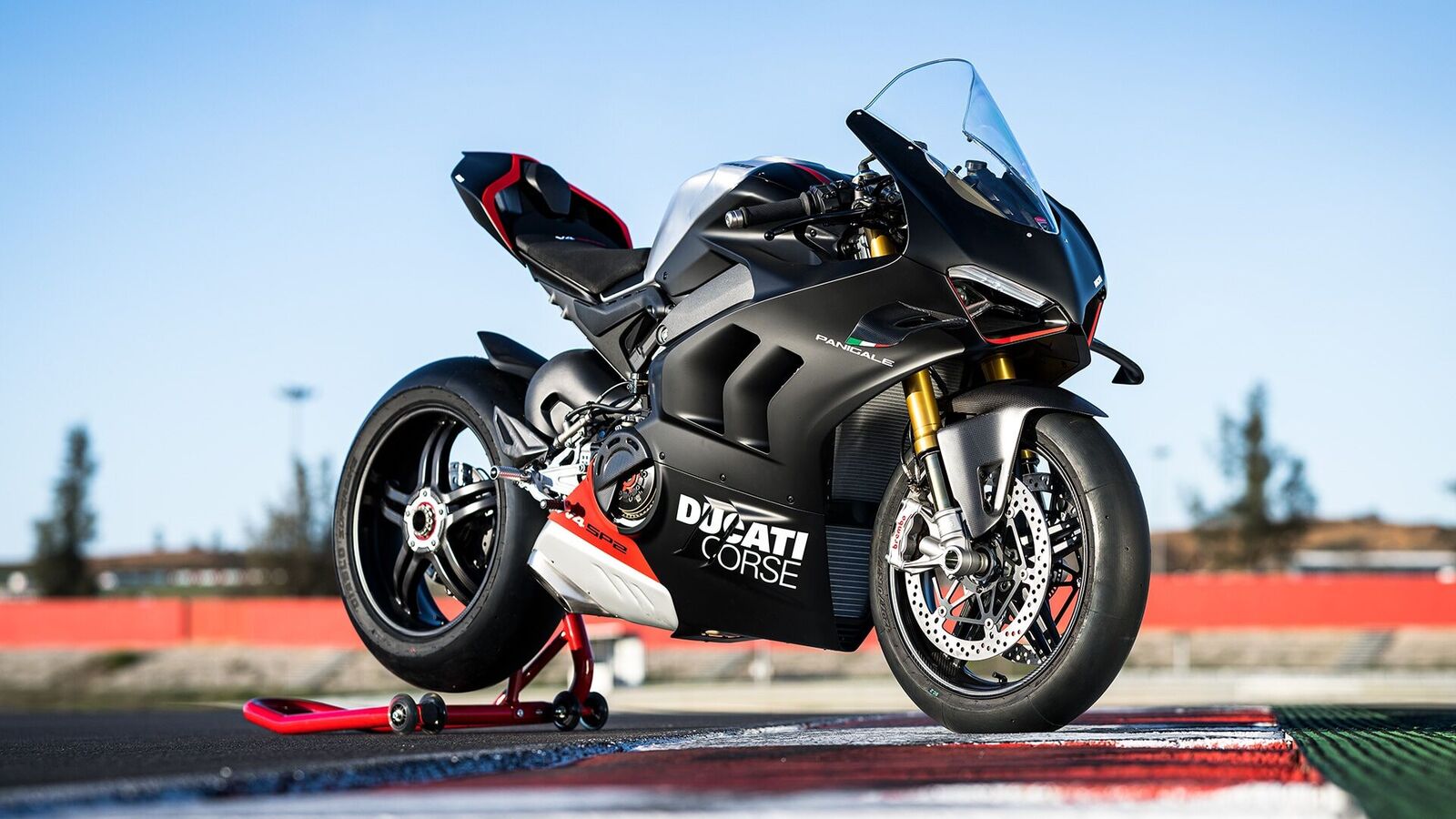 How Carbon Fiber Weaves Protect Your Ducati Panigale V4