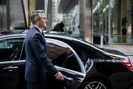 London’s Elite Experience: Day-Long Chauffeur Service Extravaganza